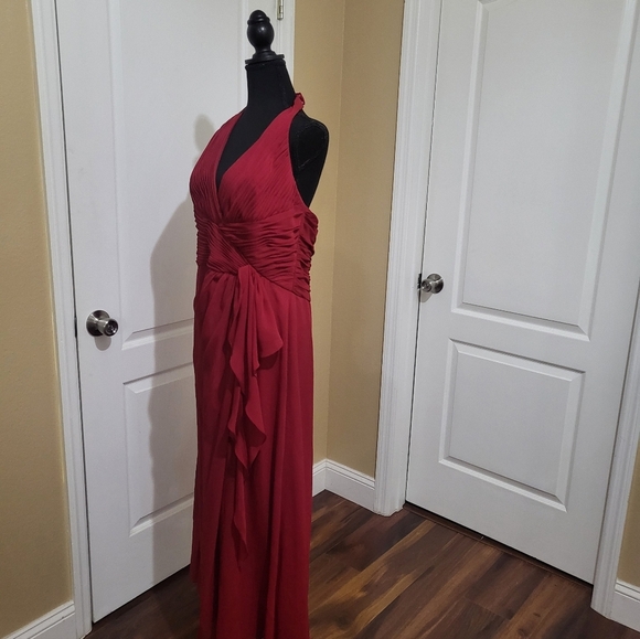 David's Bridal Chic Red Maxi Dress with Ruched Detail Pre-own - Picture 3 of 6